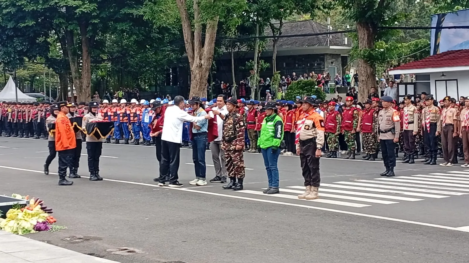 Apel Kesiapsiagaan Penanggulangan Bencana bersama Polda Jabar di Depan Gedung Sate