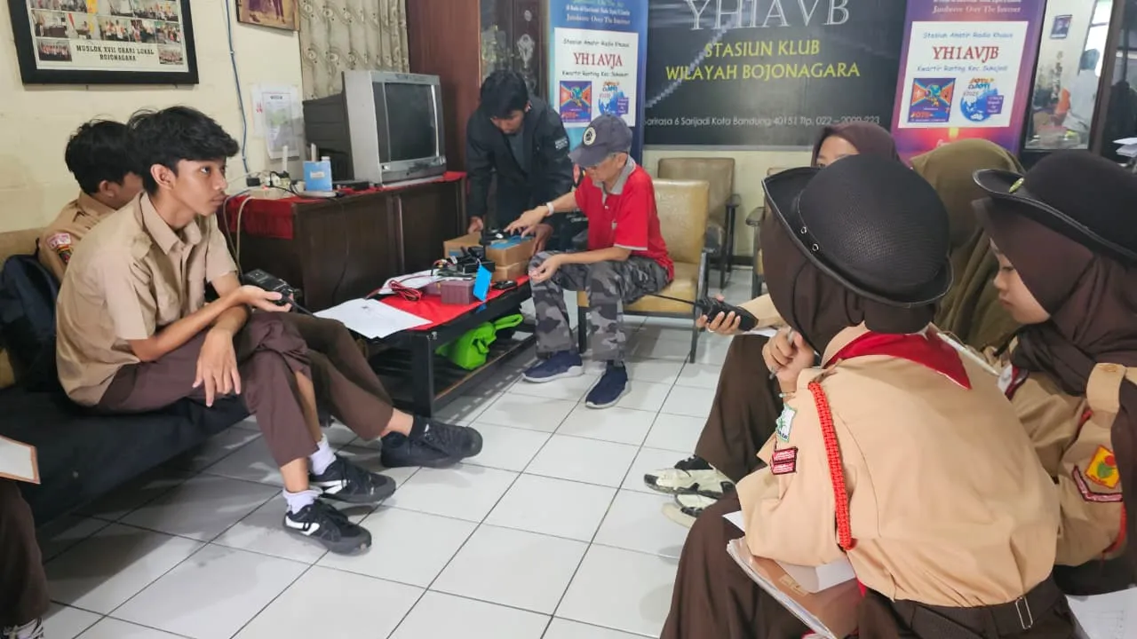 Kegiatan Hari Kedua JOTA-JOTI 2025 Kwarcab Bojonagara Bersama ORARI Lokal Bojonagara
