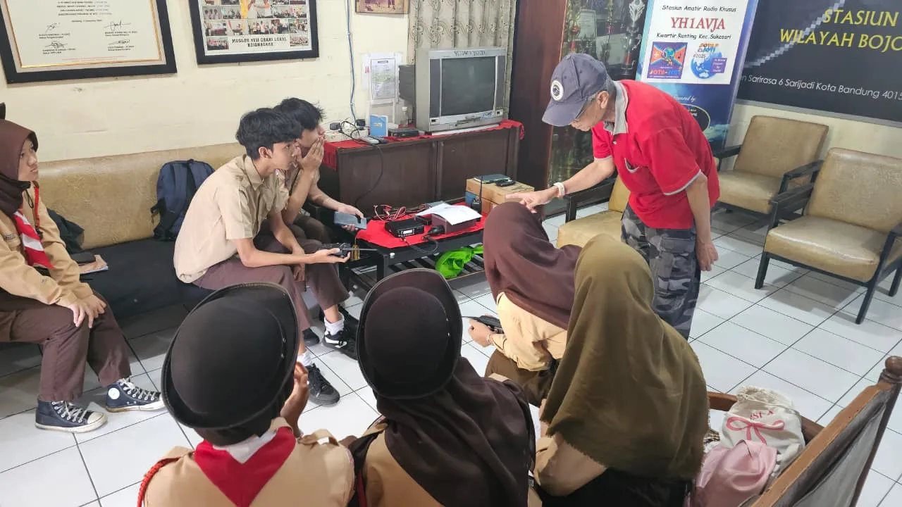 Kegiatan Hari Kedua JOTA-JOTI 2025 Kwarcab Bojonagara Bersama ORARI Lokal Bojonagara