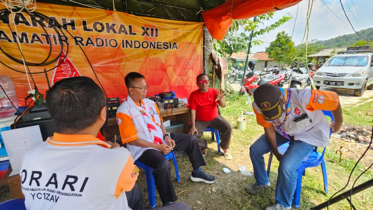 Kegiatan Hari Kedua JOTA-JOTI 2025 Kwarcab Kabupaten Purwakarta Bersama ORARI Lokal Kabupaten Purwakarta