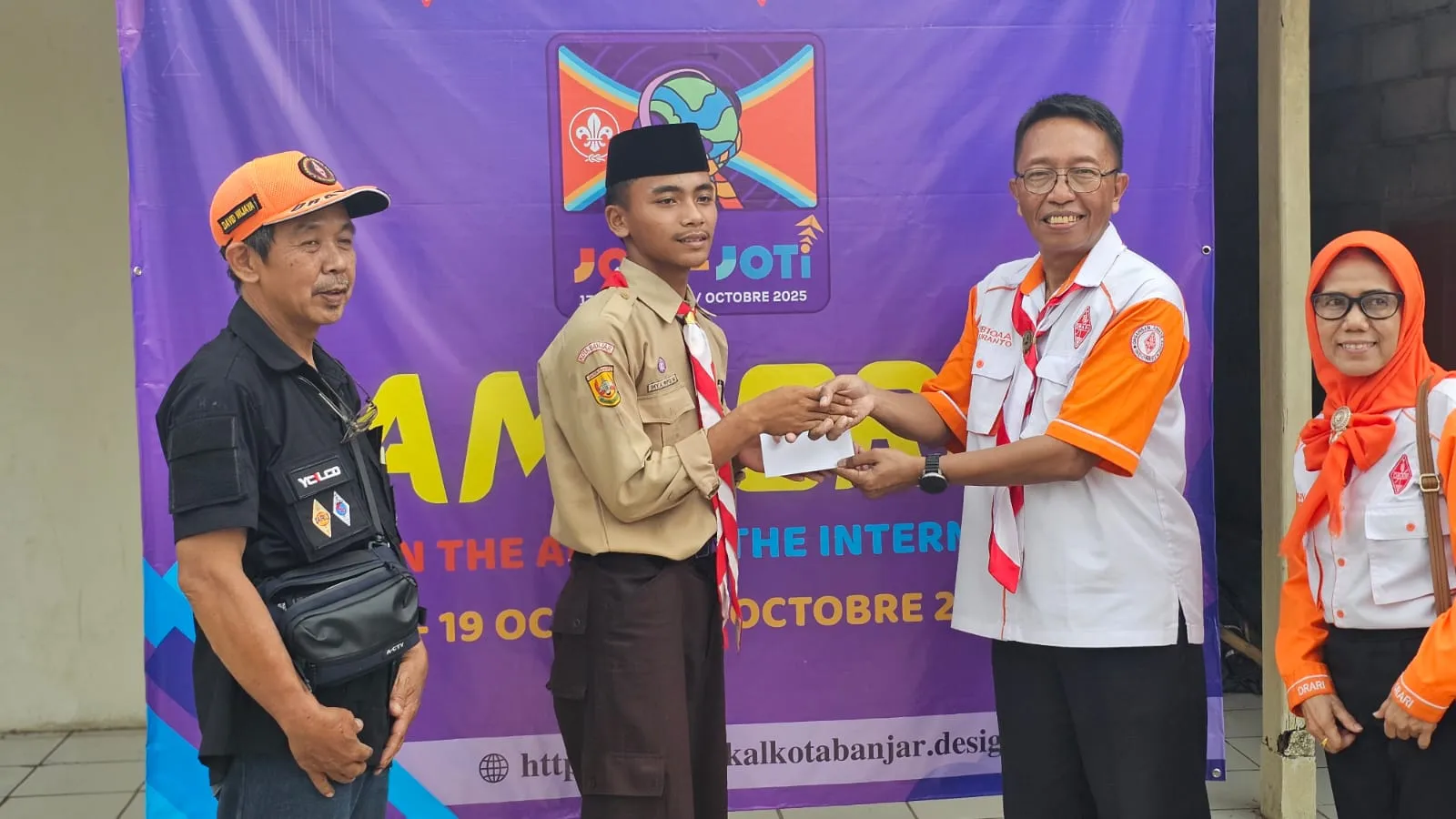 Kegiatan Hari Ke-3 JOTA-JOTI 2025 Kwarcab Kota Banjar Bersama ORARI Lokal Kota Banjar