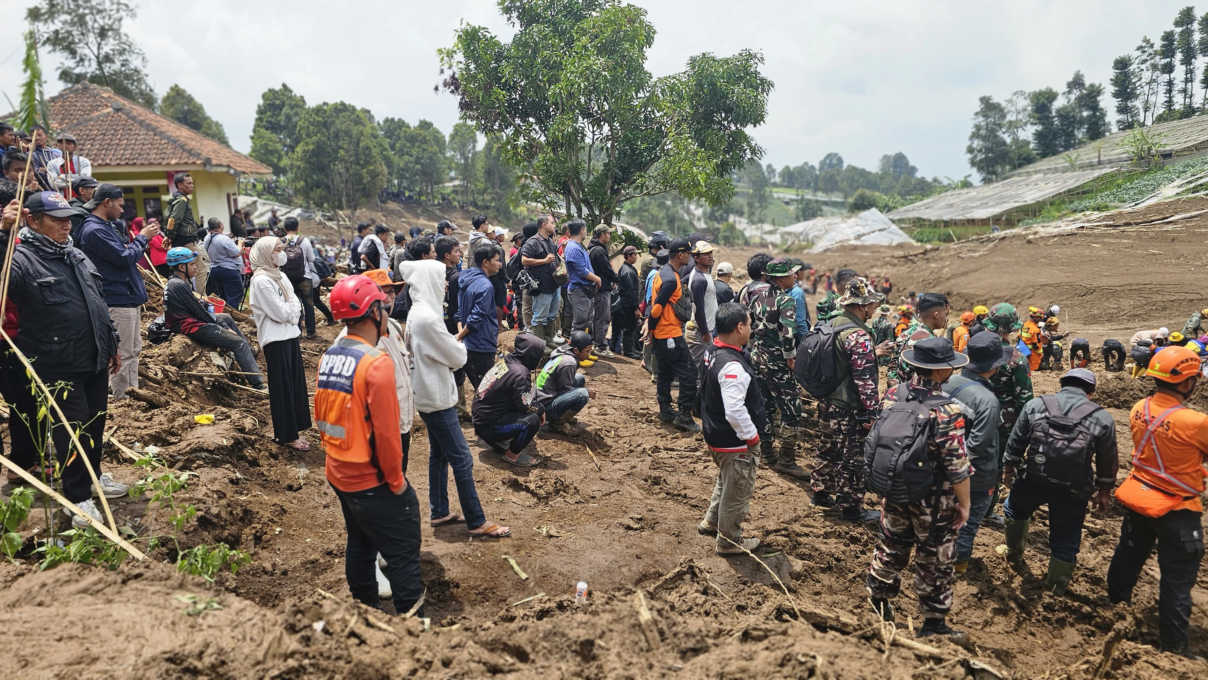 Dukungan Komunikasi dan Evakuasi Bencana Tanah Longsor Desa Pasirlangu